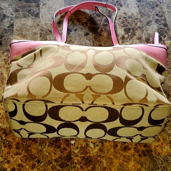 Coach - Picture 3 of 5